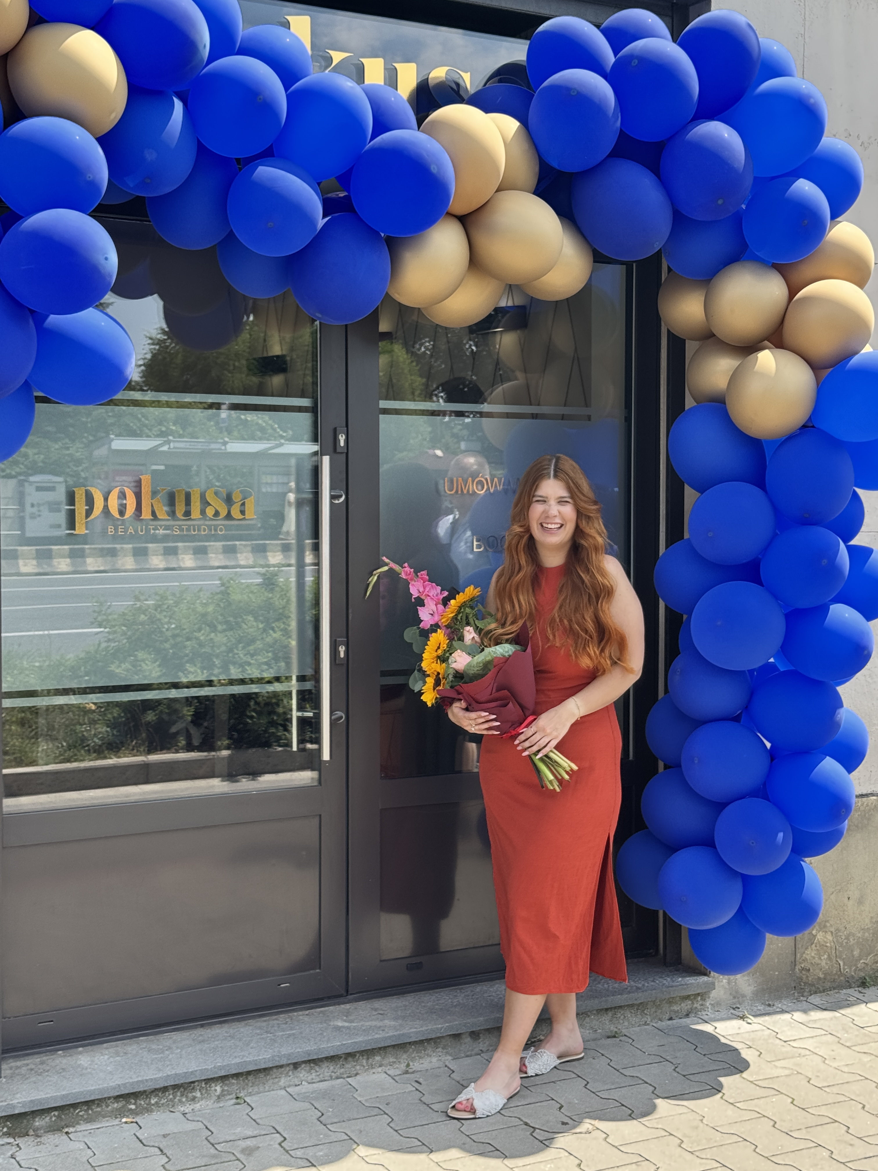 Uroczyste otwarcie i wejście do Pokusa Beauty Studio przy al. 29 Listopada w Krakowie