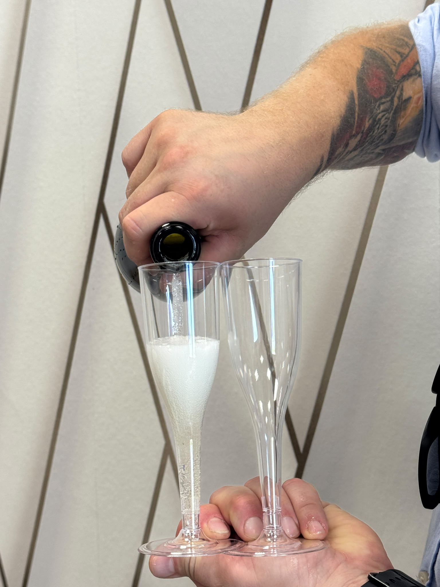 Toast szampanem za pomyślność nowego salonu Pokusa Beauty Studio